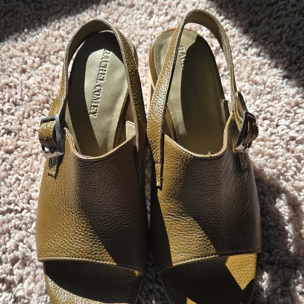 Elegant Green Wedge Sandals - Picture 2 of 5